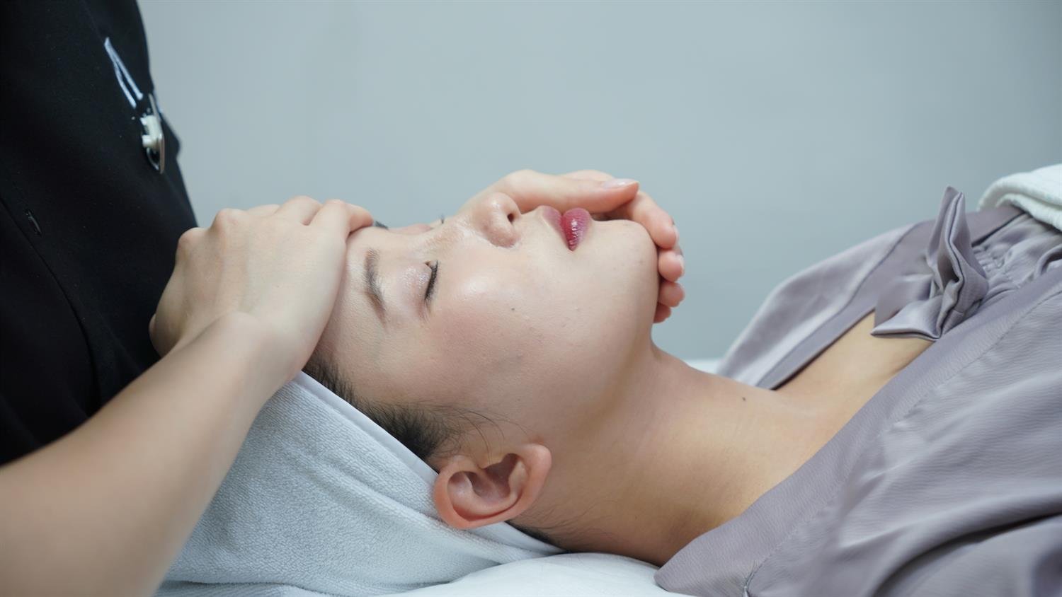 Da khô, thiếu ẩm: cách cấp ẩm cho da đúng
