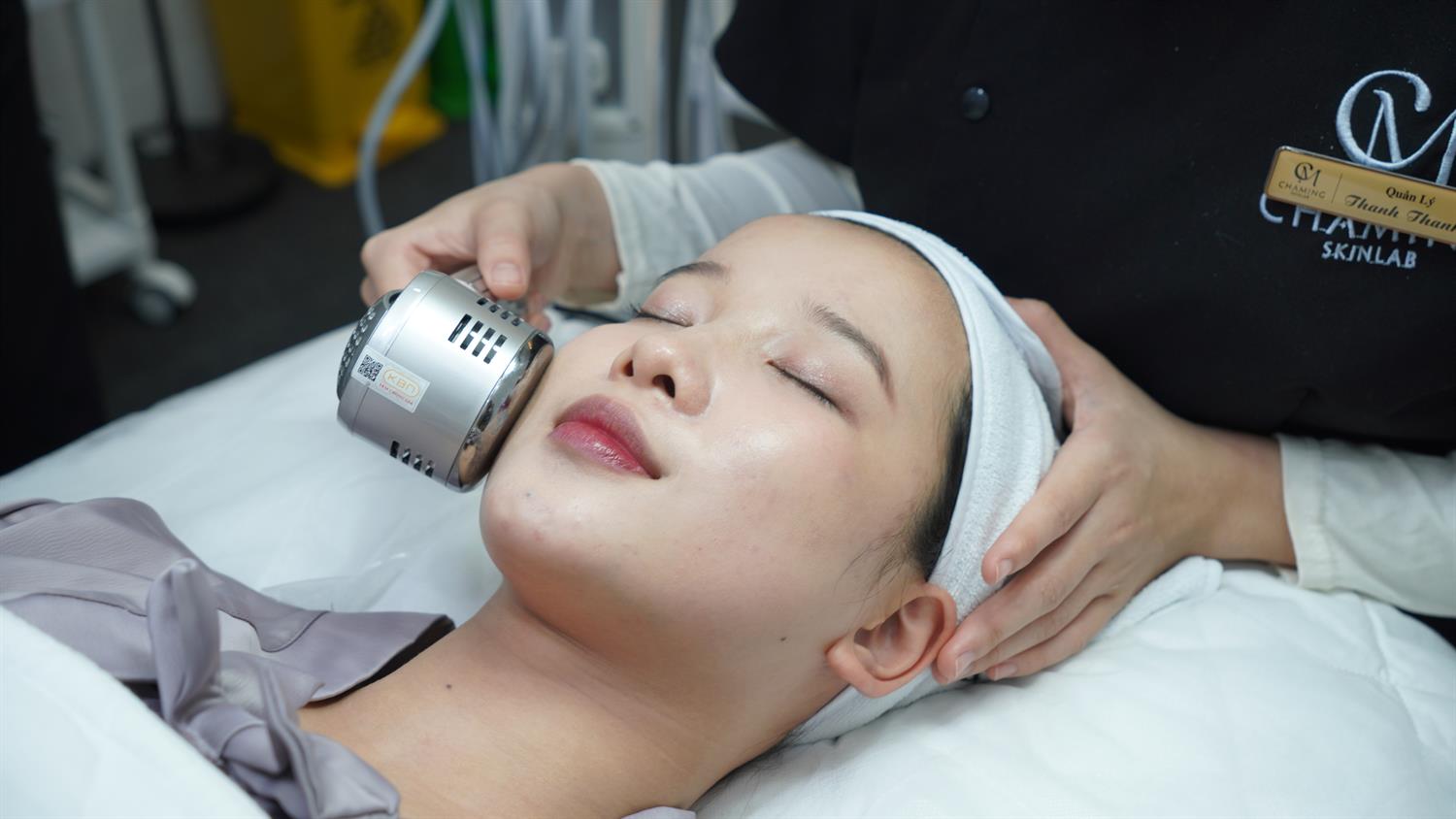 Chọn kem chống nắng cho da mụn: 5 nguyên tắc bác sĩ khuyên